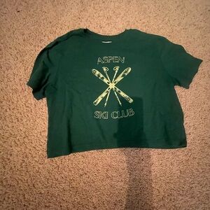 Colsie Green Short Sleeve Tee with Graphic Design